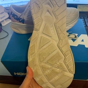 HOKA one one Arahi 4